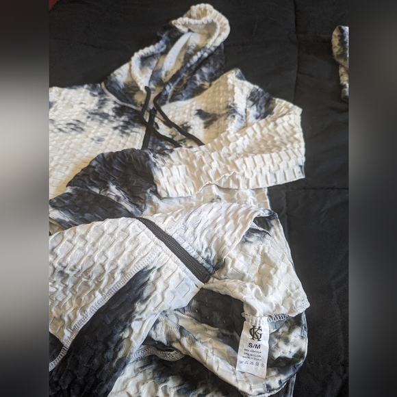 Brand NEW 3 piece athletic &/or casual roam set! - Picture 2 of 5